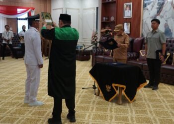 Lantik Kades Antar Waktu, Bupati Tekankan Amanah dan Tanggung Jawab