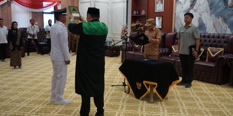 Lantik Kades Antar Waktu, Bupati Tekankan Amanah dan Tanggung Jawab