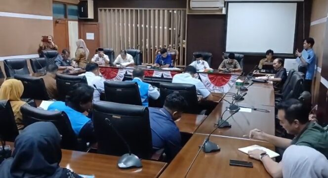 
					Jawaban Diplomatis” PLN Tak Lagi Mempan di Hadapan DPRD Tanah Bumbu