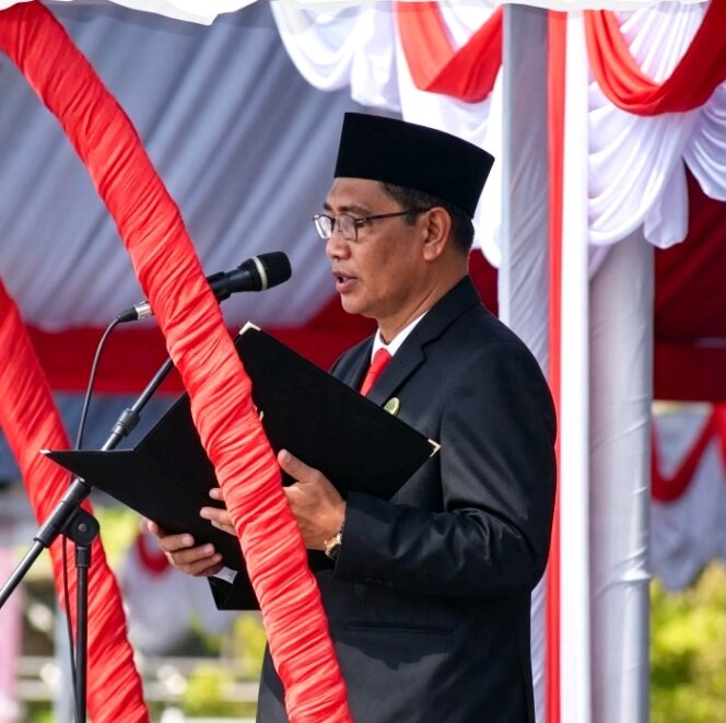 
					Khidmat, Kepala Kemenag Tanah Bumbu H. Khairun Noor Pimpin Doa pada Upacara HUT RI ke-81