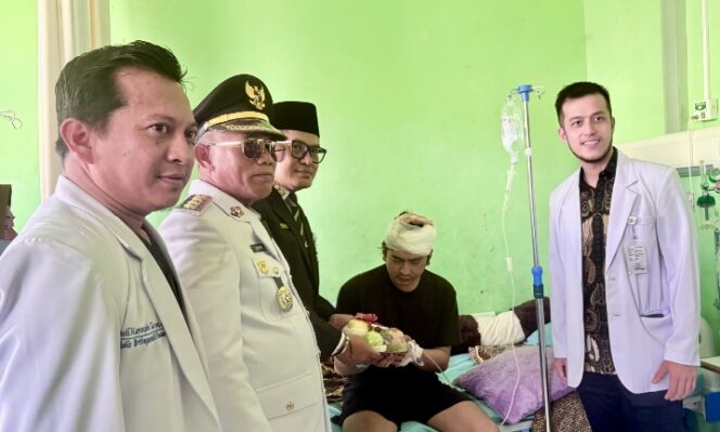 
					Bupati dan Wakil Bupati Kotabaru Melaksanakan Anjangsana HUT RI ke-81 ke RSUD PJS 