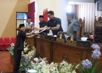 DPRD Tanbu Bahas Dua Raperda Desa, Enam Fraksi Sampaikan Catatan