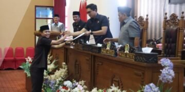 DPRD Tanbu Bahas Dua Raperda Desa, Enam Fraksi Sampaikan Catatan