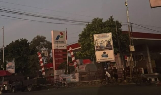 Ketegangan di Antrean Solar Batulicin Memuncak: Nyaris Bentrok, Warga Laporkan Adanya Ancaman Senjata Tajam