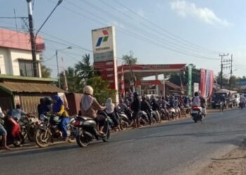 Harga Pertalite Tembus Rp.15 sampai16 Ribu di Satui, Warga Keluhkan Banyaknya Antrean “Pelangsir”