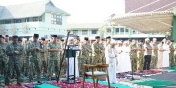 Lawan Karhutla, Ratusan Prajurit TNI di Kalsel Gelar Shalat Minta Hujan