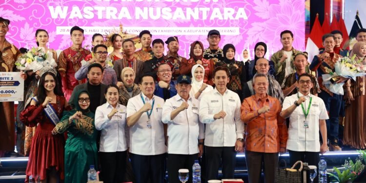 Tanah Bumbu Tampilkan Tenun Pagatan di Apkasi Otonomi Expo 2026