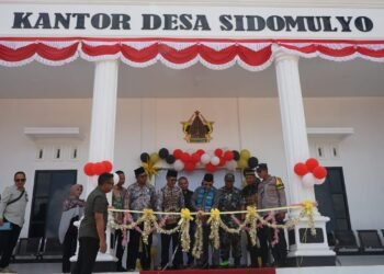 Tingkatkan Layanan Publik, Bupati Kotabaru Resmikan Kantor Desa Sidomulyo