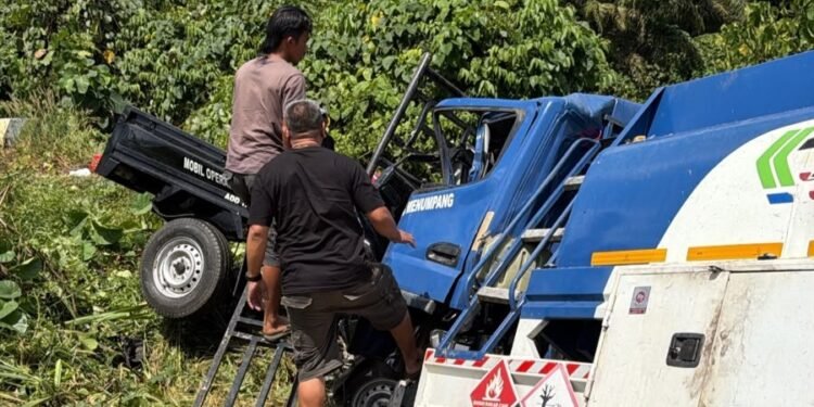 Truk Tangki vs Pikap, 7 Tewas