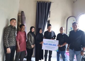 BPJS Ketenagakerjaan Batulicin Serahkan Santunan JKM Rp84 Juta kepada Dua Keluarga Pekerja