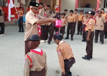 Khidmat, Puluhan Siswa SDN Pondok Butun Batulicin Resmi Dilantik Menjadi Pramuka Penggalang