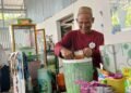 Ustadz Abul Makli, Kepala Sekolah TPQ yang Setia Mengajar sekaligus Bantu Istri Berjualan Nasi Kuning