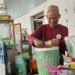 Ustadz Abul Makli, Kepala Sekolah TPQ yang Setia Mengajar sekaligus Bantu Istri Berjualan Nasi Kuning