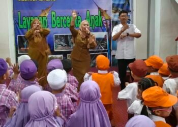 Serunya Anak TK Mengenal Literasi Lewat Cerita Kura-Kura dan Monyet