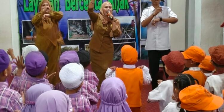 Serunya Anak TK Mengenal Literasi Lewat Cerita Kura-Kura dan Monyet