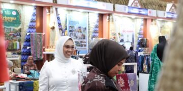 Penutupan Kriyanusa 2026, Andi Irmayani Rudi Latif Bawa Semangat Tenun Pagatan ke Panggung Nasional