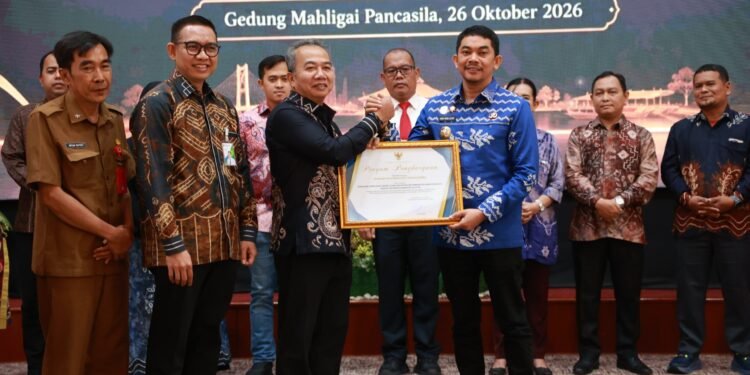 Bupati Tanah Bumbu Andi Rudi Latif Raih Jamsostek Award 2025 Tingkat Kalsel, Bukti Komitmen Perlindungan Sosial Pekerja