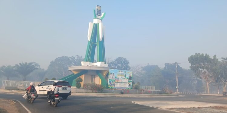 Warga Kelurahan Gunung Tinggi Resahkan Kabut Asap di Area Perkantoran Pemkab Tanah Bumbu