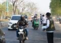 Pemkab Tanah Bumbu Bagikan Masker Gratis, Lindungi Warga dari Kabut Asap Karhutla