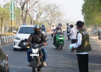 Pemkab Tanah Bumbu Bagikan Masker Gratis, Lindungi Warga dari Kabut Asap Karhutla