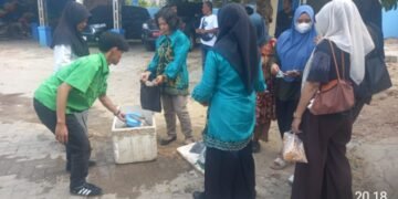 Dinas Perikanan Kotabaru Gelar Gerai Ikan Murah, Warga Antusias Berbelanja
