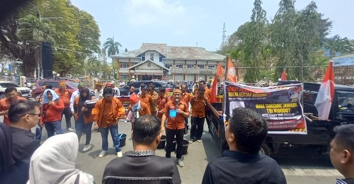 Resmi Cabor Muaythai Kotabaru dikukuhkan Ketua KONI Kotabaru