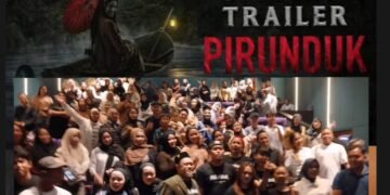 Kedatangan Pemain Film Pirunduk di Batulicin Disambut Antusiasme Tinggi Penonton.