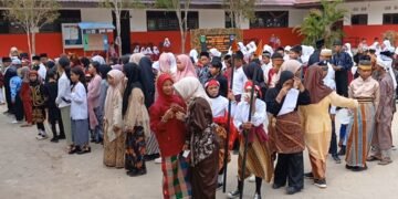 Kenakan Pakaian Adat dan Kostum Pahlawan, Murid SDN Pondok Butun Meriahkan Peringatan Sumpah Pemuda